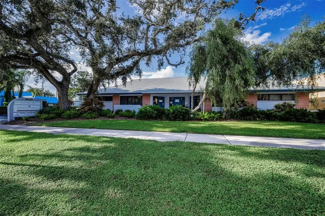 $17 | 4021 Central Avenue, St. Petersburg, FL 33713