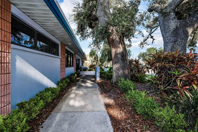 $17 | 4021 Central Avenue, St. Petersburg, FL 33713