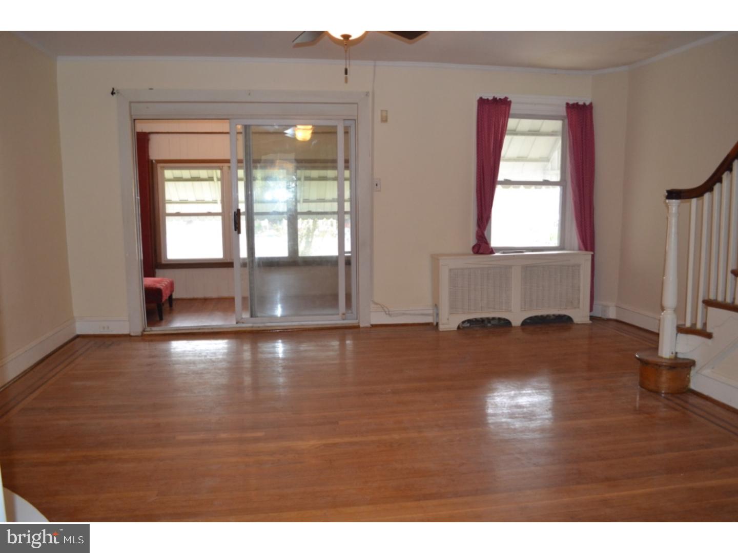 849 Atwood Road Philadelphia, PA 19151 - Photo 2 of 23 Living Room