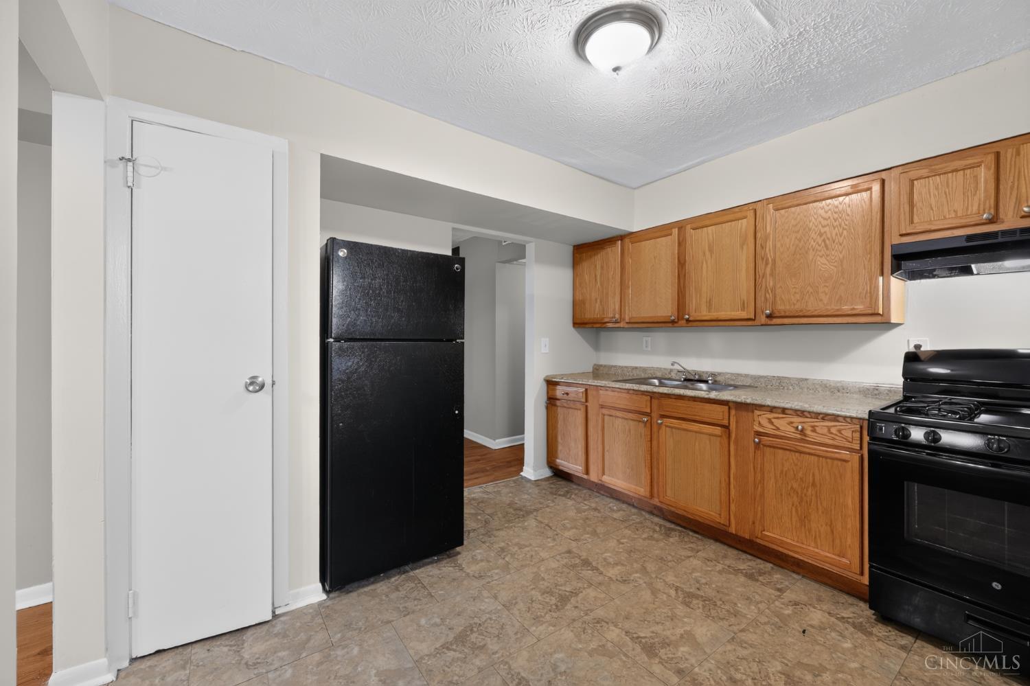 2015 Windmill Way Cincinnati, OH 45240 - Photo 11 of 32