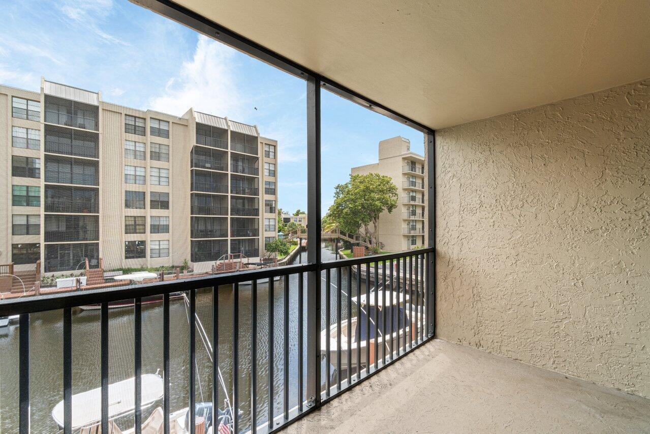 8 Royal Palm Way, Unit 2060 Boca Raton, FL 33432 - Photo 22 of 28 Balcony