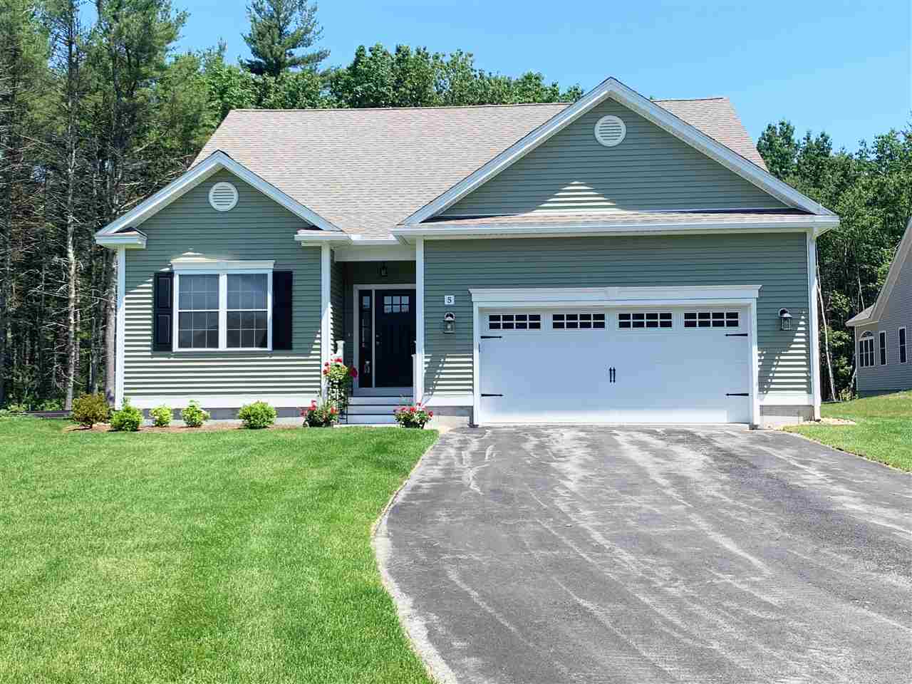 11 Pilgrim Road, Unit 77 Londonderry, NH 03053 - Photo 1 of 11