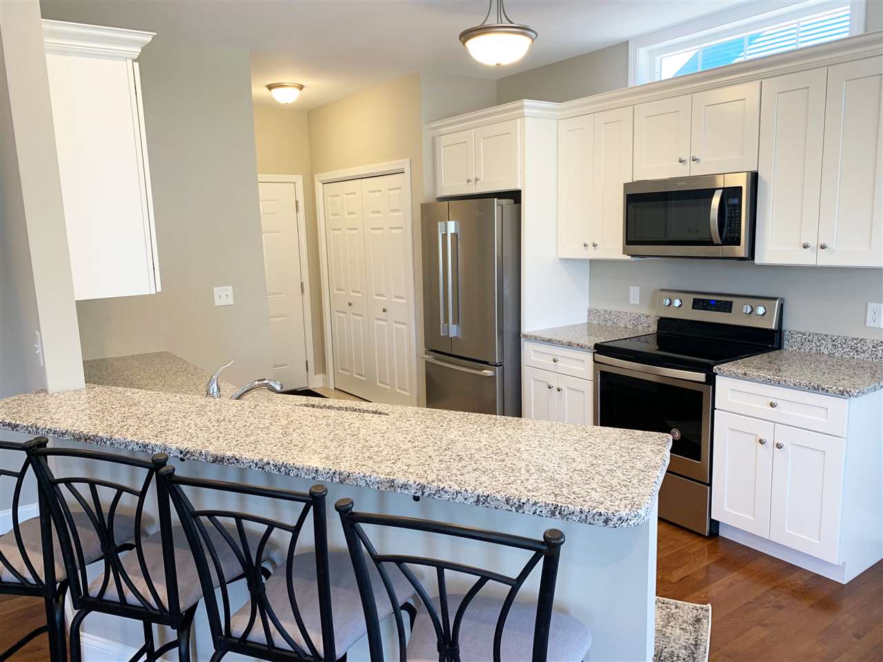 11 Pilgrim Road, Unit 77 Londonderry, NH 03053 - Photo 4 of 11