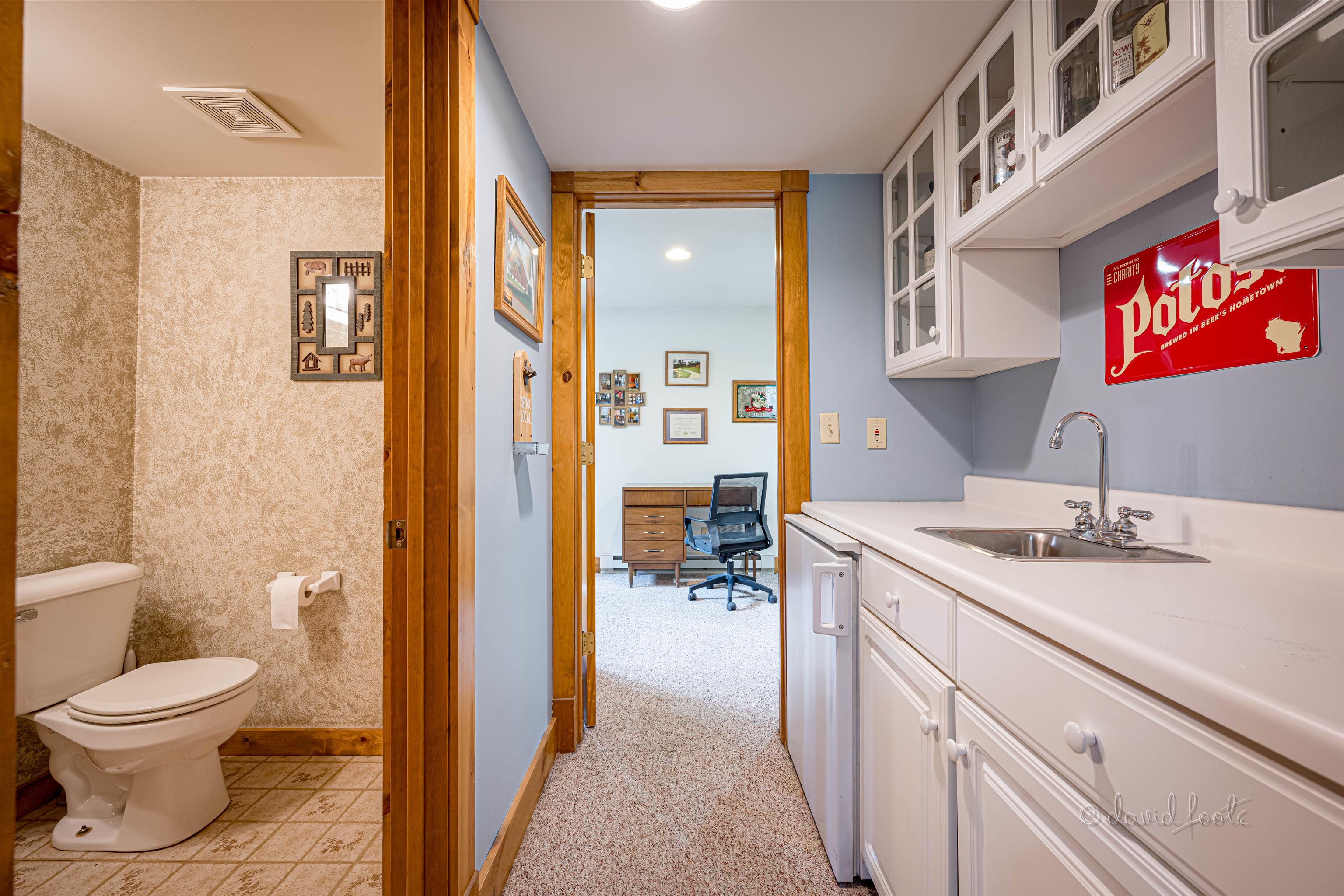 108 West Glen Hollow Road Galena, IL 61036 - Photo 38 of 51 a bathroom with a toilet sink and shower