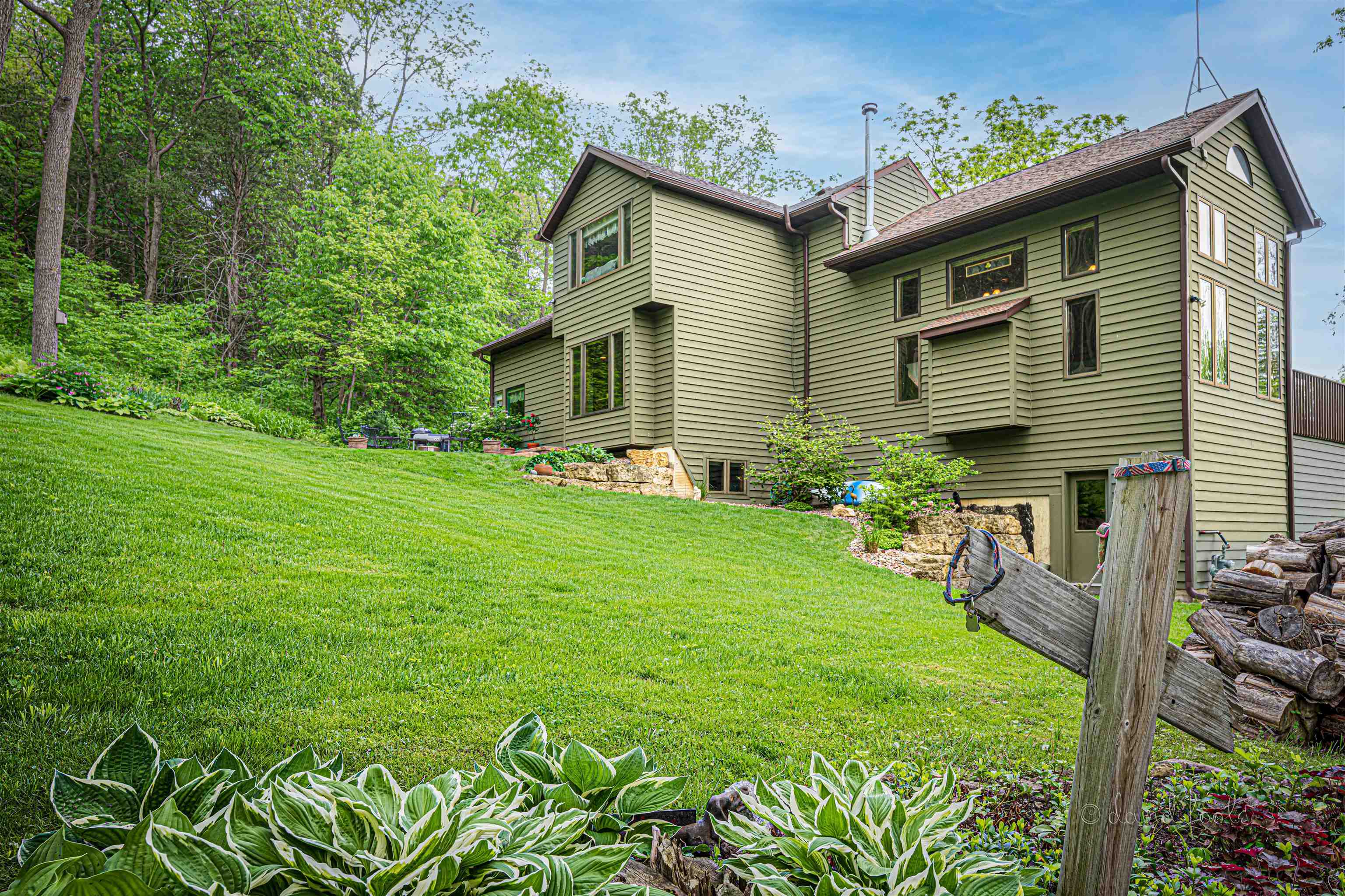 108 West Glen Hollow Road Galena, IL 61036 - Photo 46 of 51 a front view of a house with garden
