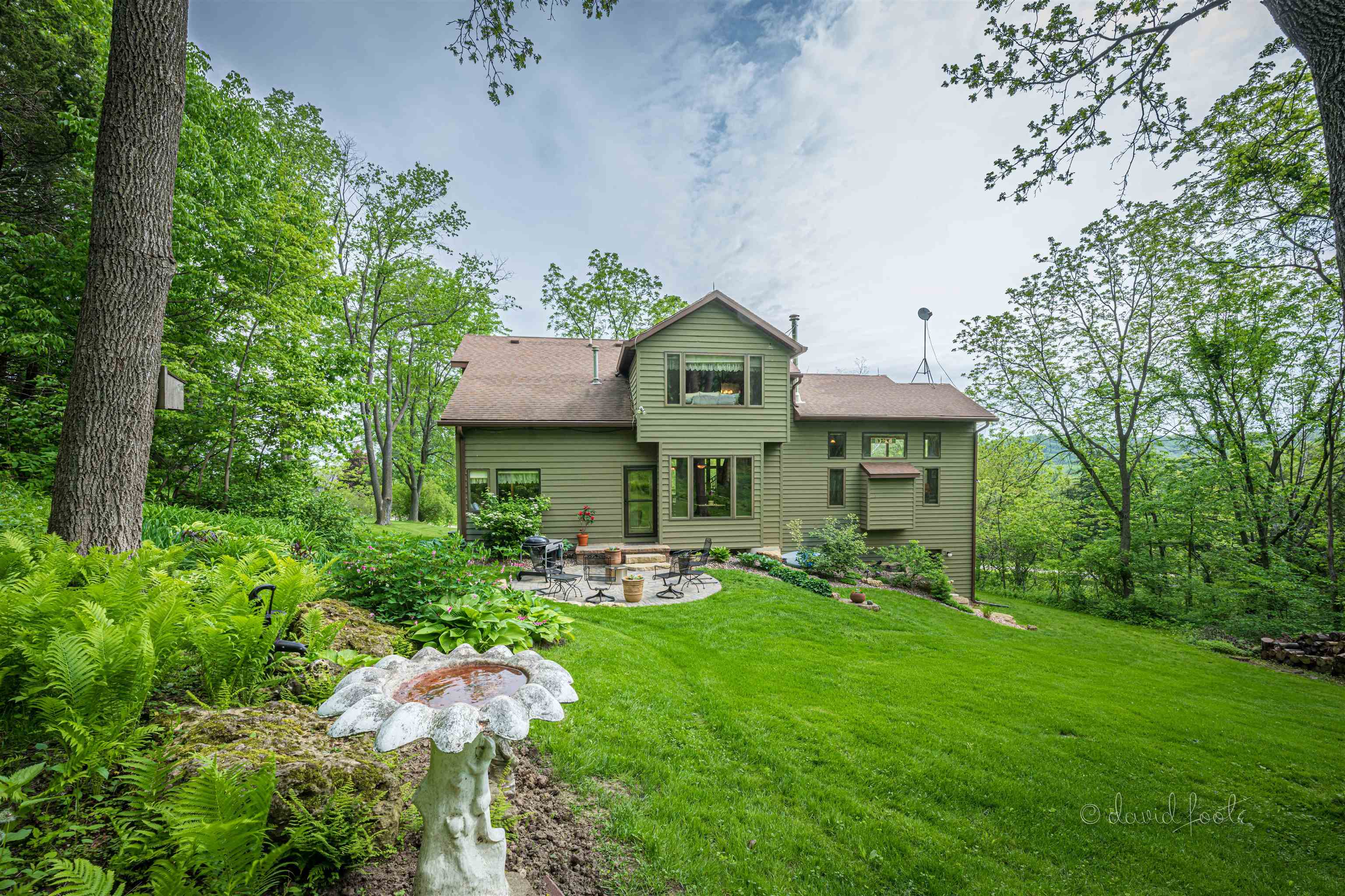 108 West Glen Hollow Road Galena, IL 61036 - Photo 47 of 51 a front view of a house with garden