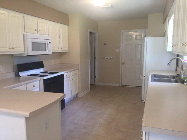 189 Robbins Boulevard Daphne, AL 36526 - Photo 3 of 17