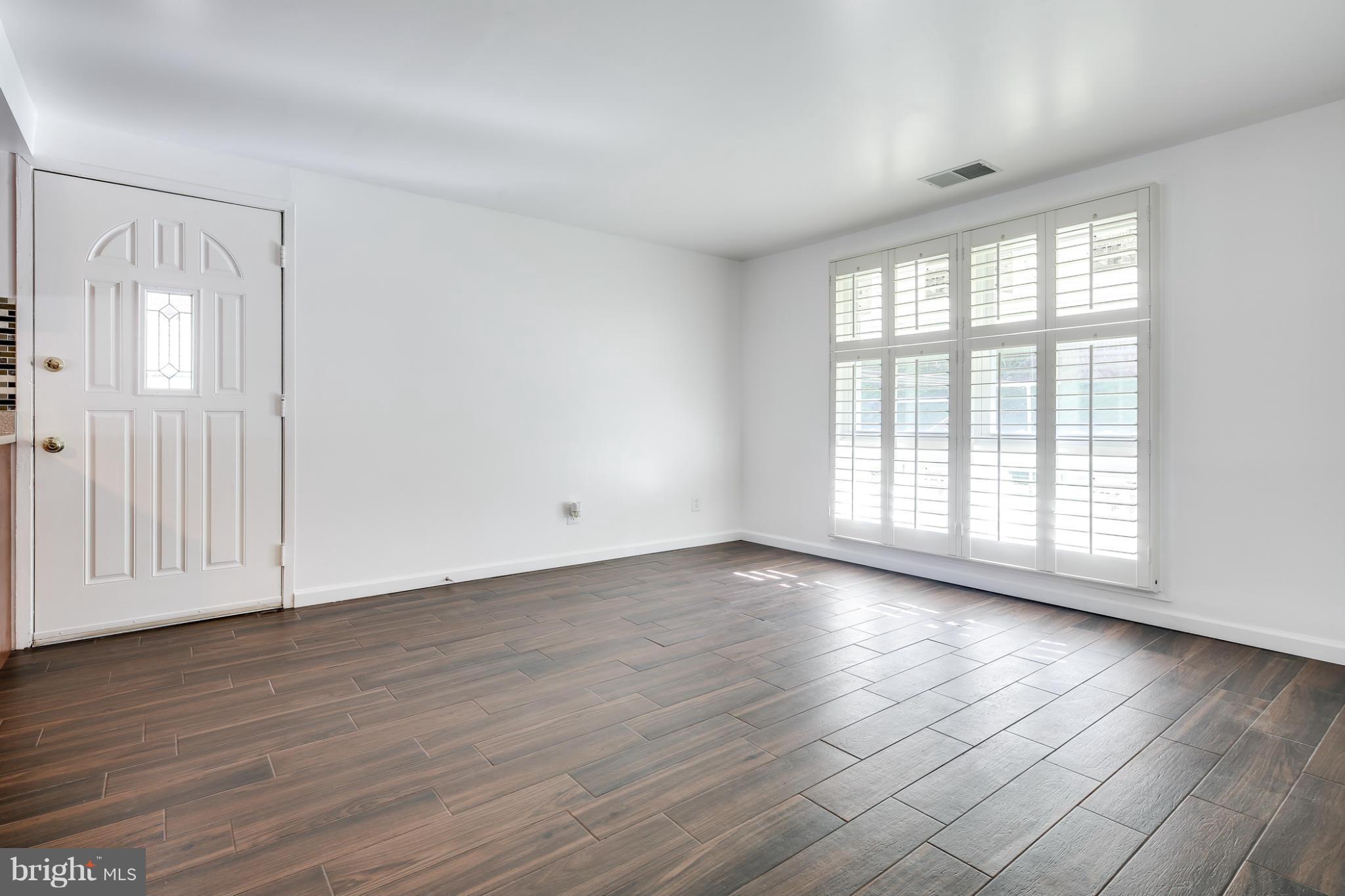 2415 Alma Road Baltimore, MD 21227 - Photo 5 of 28 Living Room