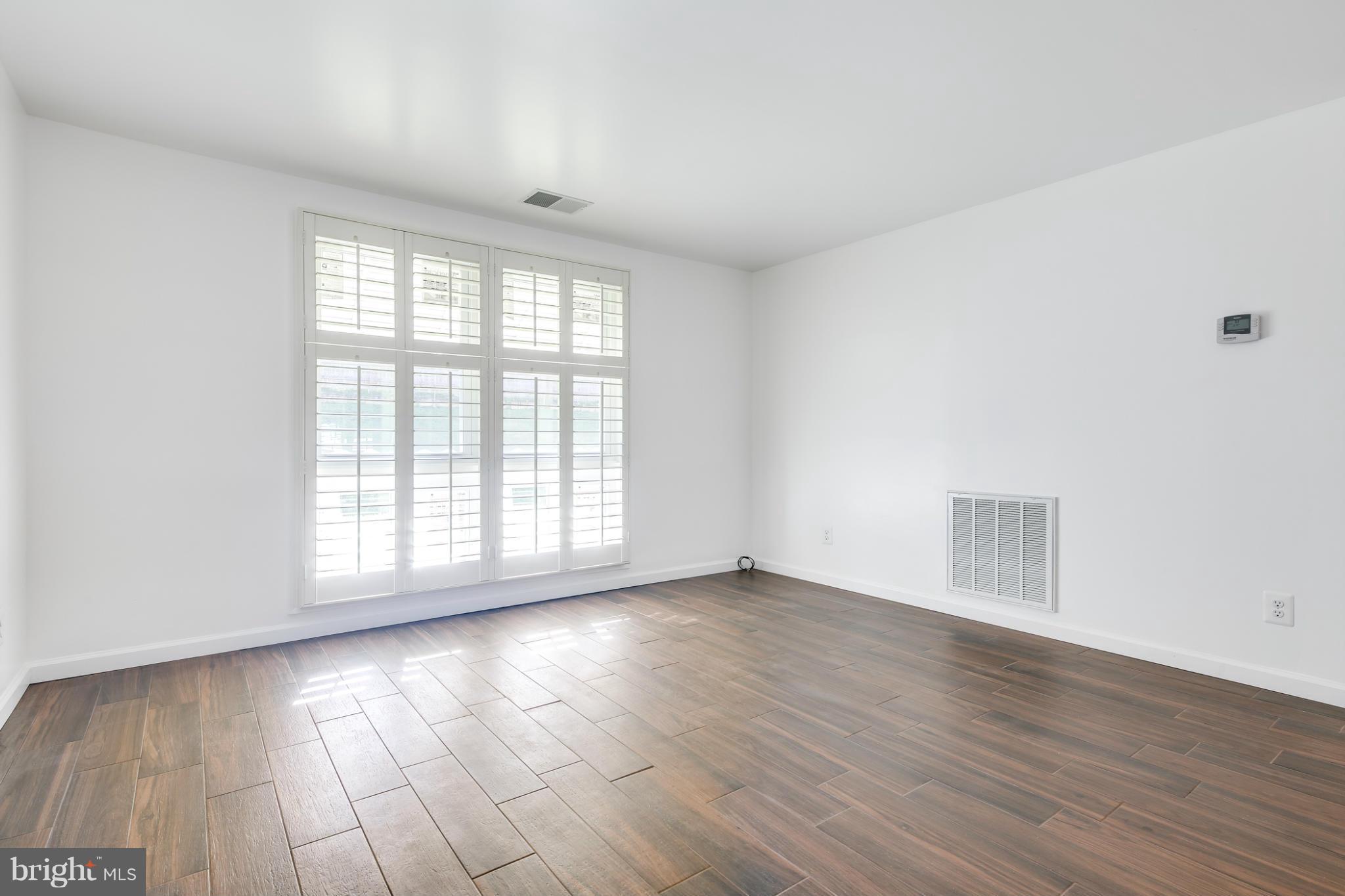 2415 Alma Road Baltimore, MD 21227 - Photo 6 of 28 Living Room