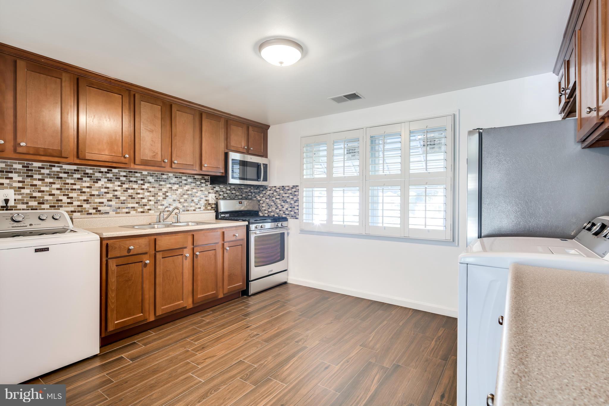2415 Alma Road Baltimore, MD 21227 - Photo 7 of 28 Kitchen