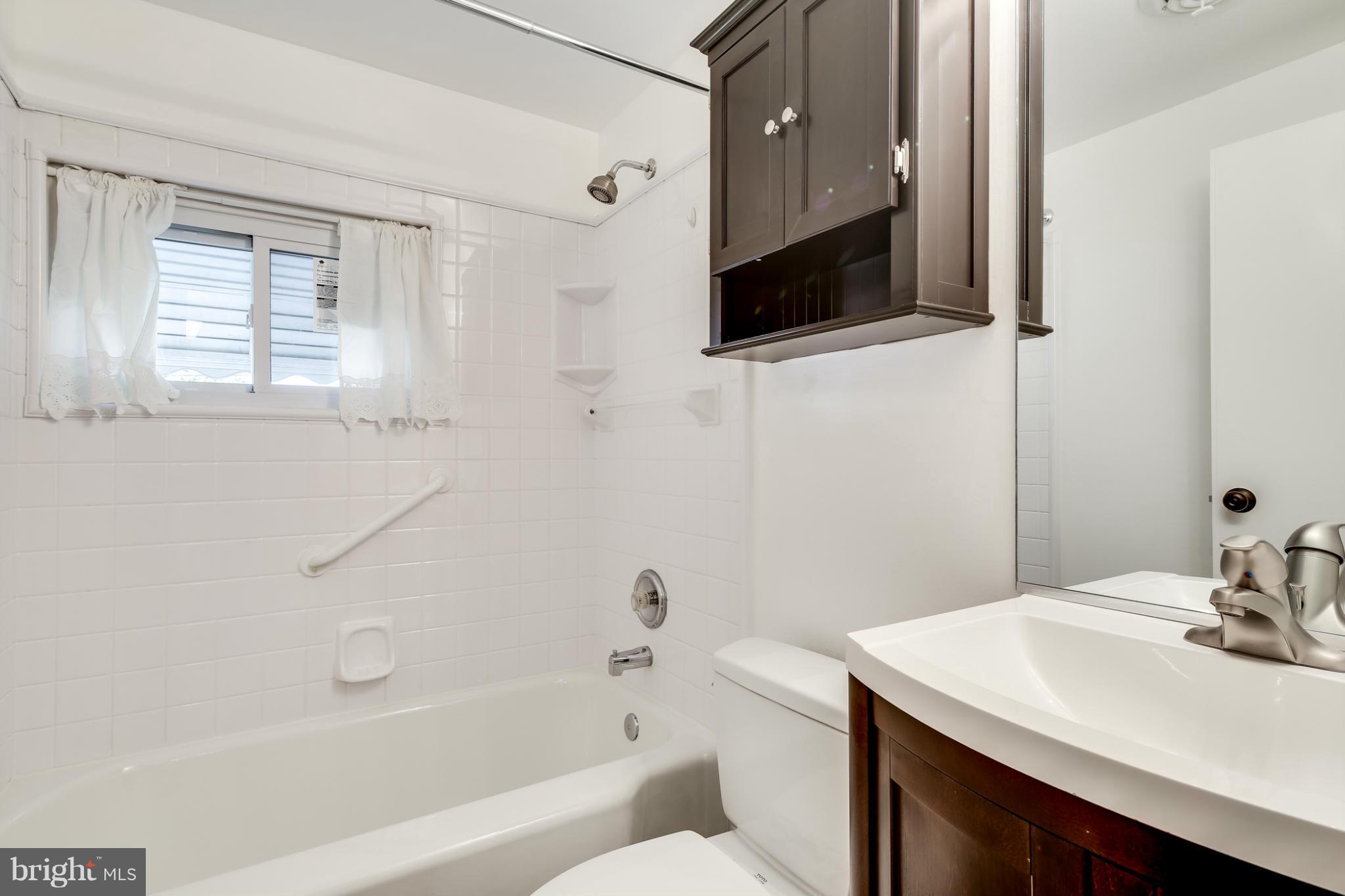 2415 Alma Road Baltimore, MD 21227 - Photo 10 of 28 Bath