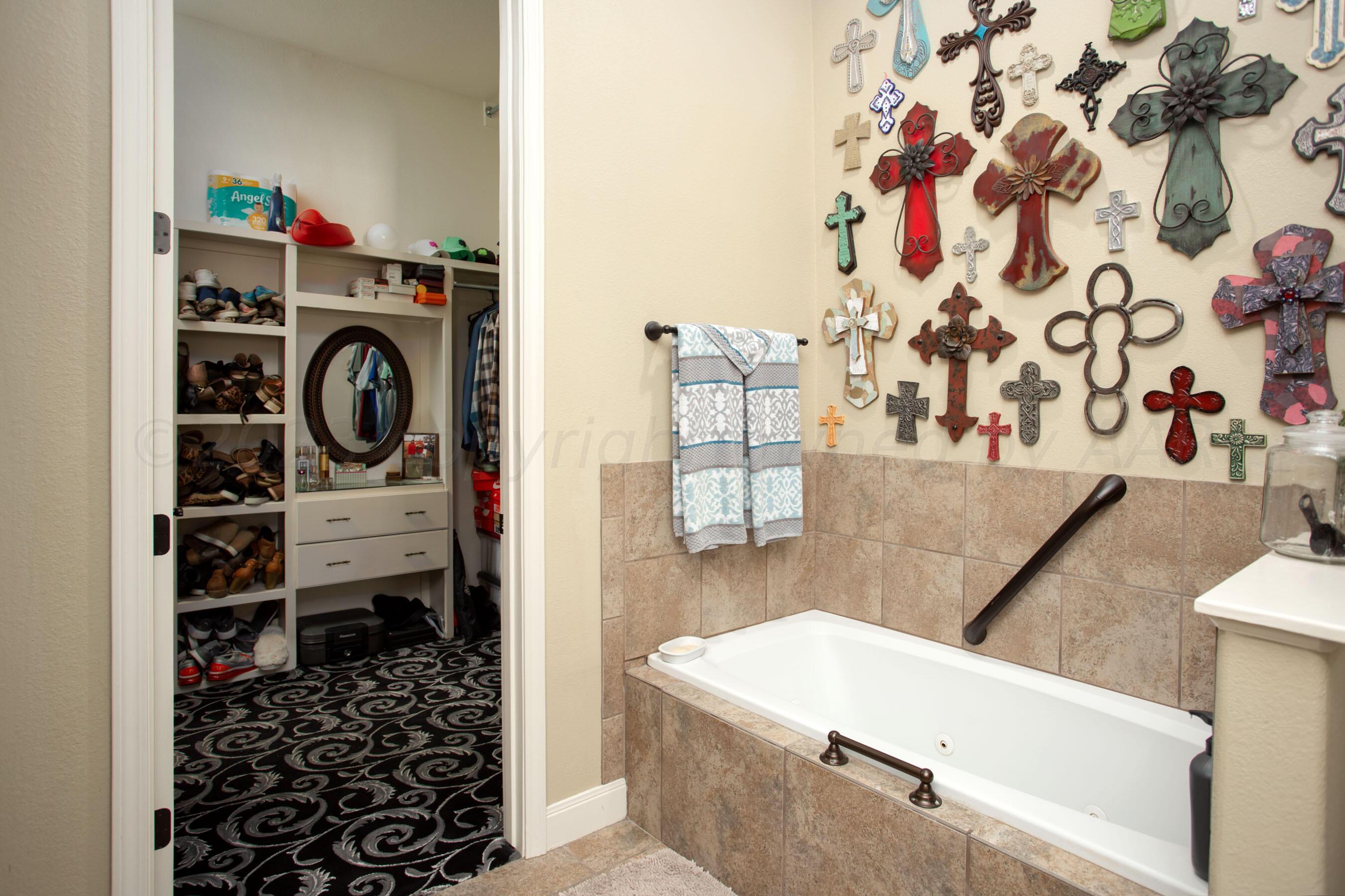 7105 Nick Street Amarillo, TX 79119 - Photo 14 of 24 a utility room with dryer and washer