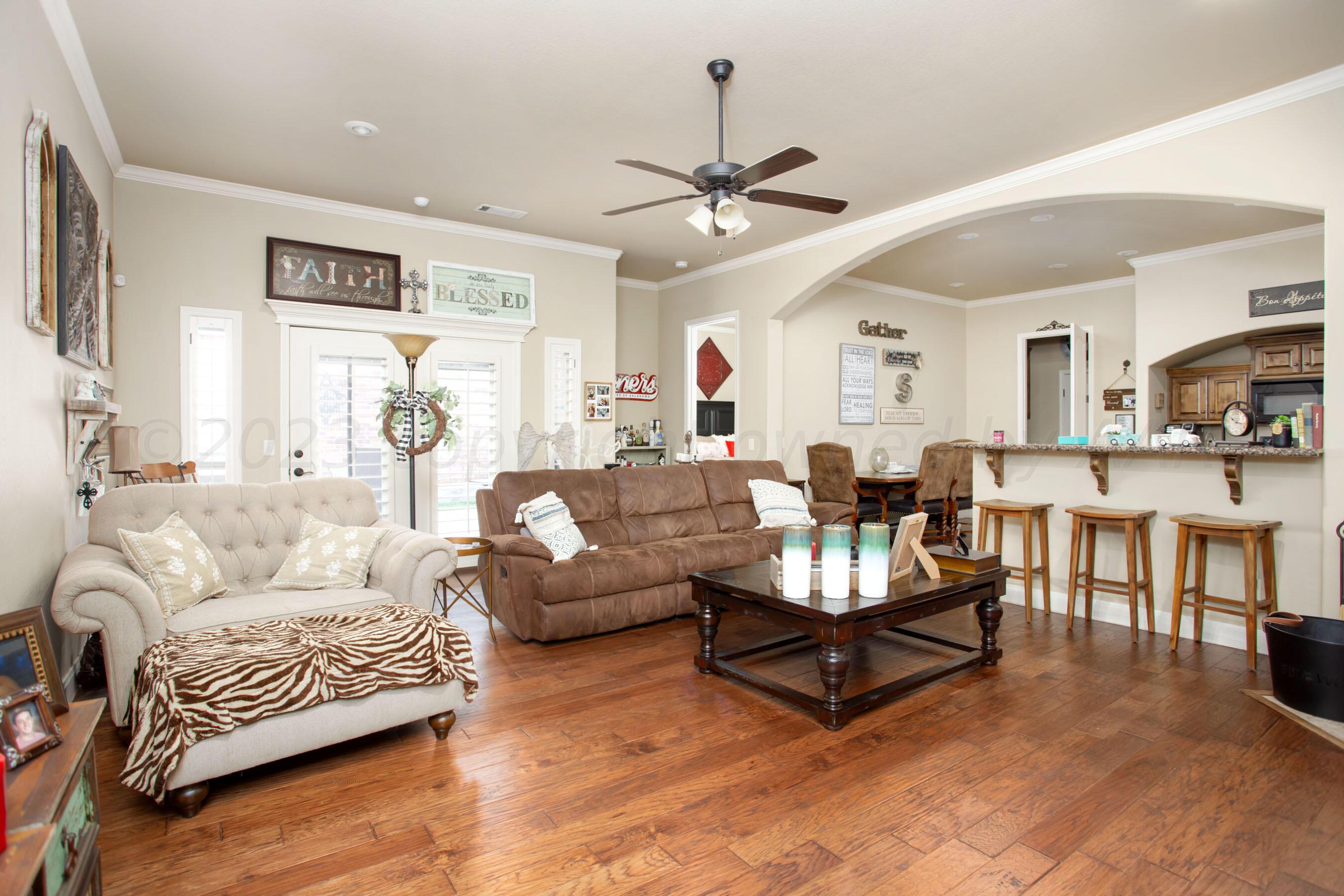7105 Nick Street Amarillo, TX 79119 - Photo 3 of 24 a living room with furniture