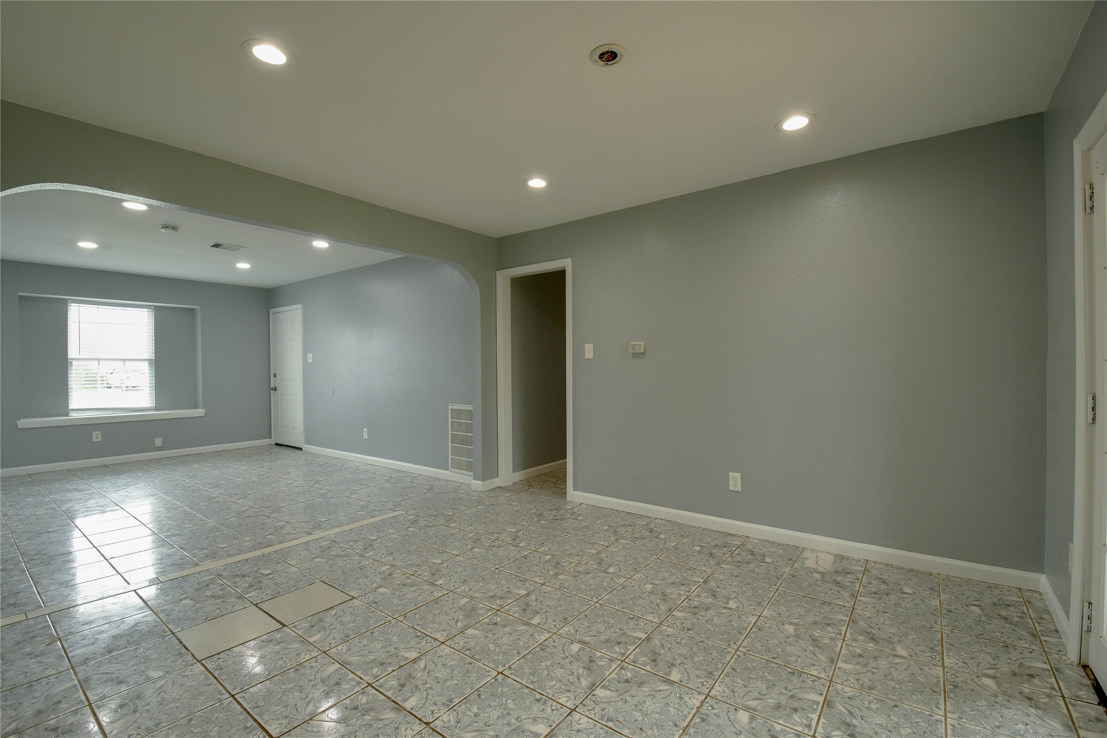 727 Dell Dale Street Channelview, TX 77530 - Photo 4 of 14 a view of an empty room