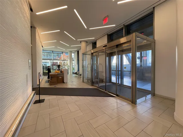 $3,300 | 131-03 40 Road, Unit 10H | Flushing