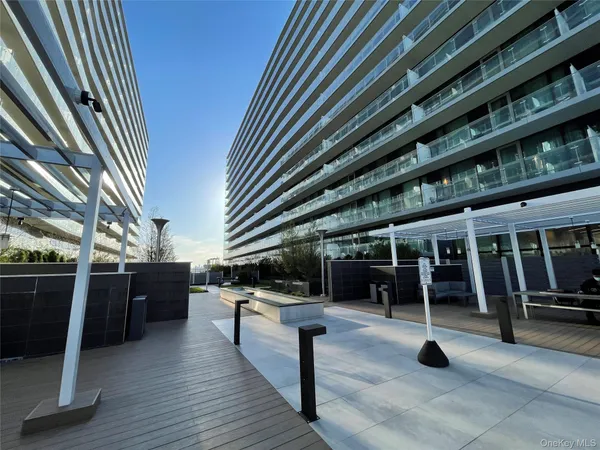 $3,300 | 131-03 40 Road, Unit 10H | Flushing
