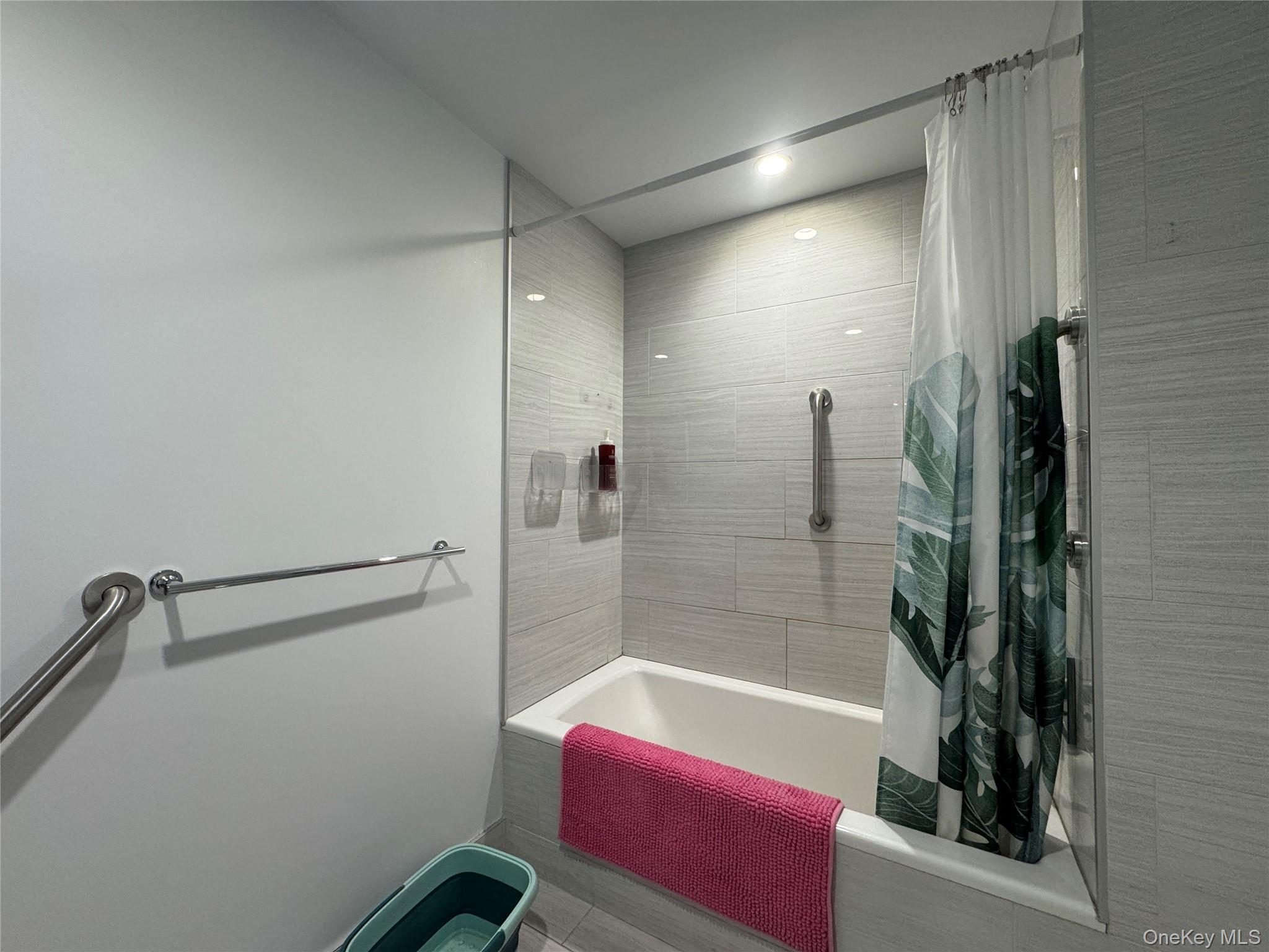 131-03 40 Road, Unit 10H Queens, NY 11354 - Photo 6 of 14 a bathroom with a shower and a bath tub