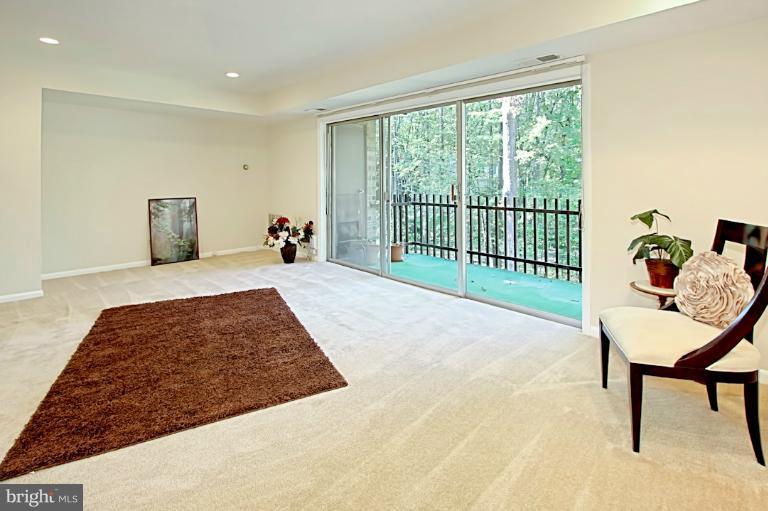 11625 Vantage Hill Road, Unit 11C Reston, VA 20190 - Photo 1 of 26 Living Room