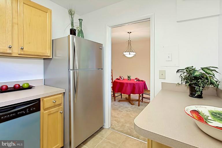 11625 Vantage Hill Road, Unit 11C Reston, VA 20190 - Photo 11 of 26 Kitchen