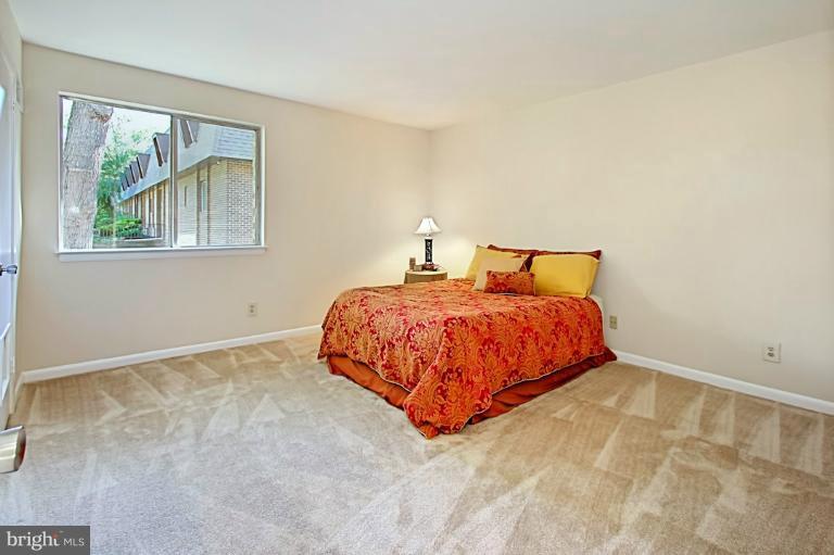 11625 Vantage Hill Road, Unit 11C Reston, VA 20190 - Photo 6 of 26 Bedroom (Master)