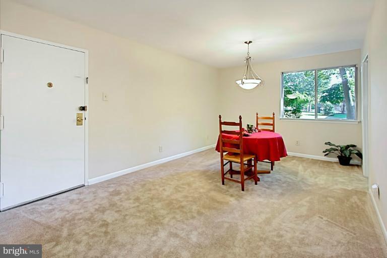 11625 Vantage Hill Road, Unit 11C Reston, VA 20190 - Photo 10 of 26 Dining Room