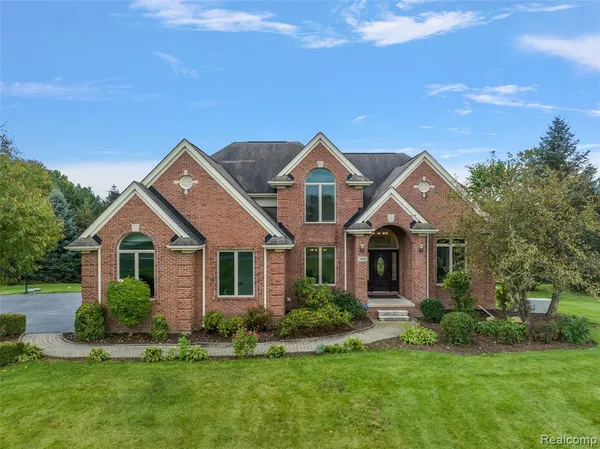 $750,000 | 190 Sequoia Lane, Leonard, MI 48367