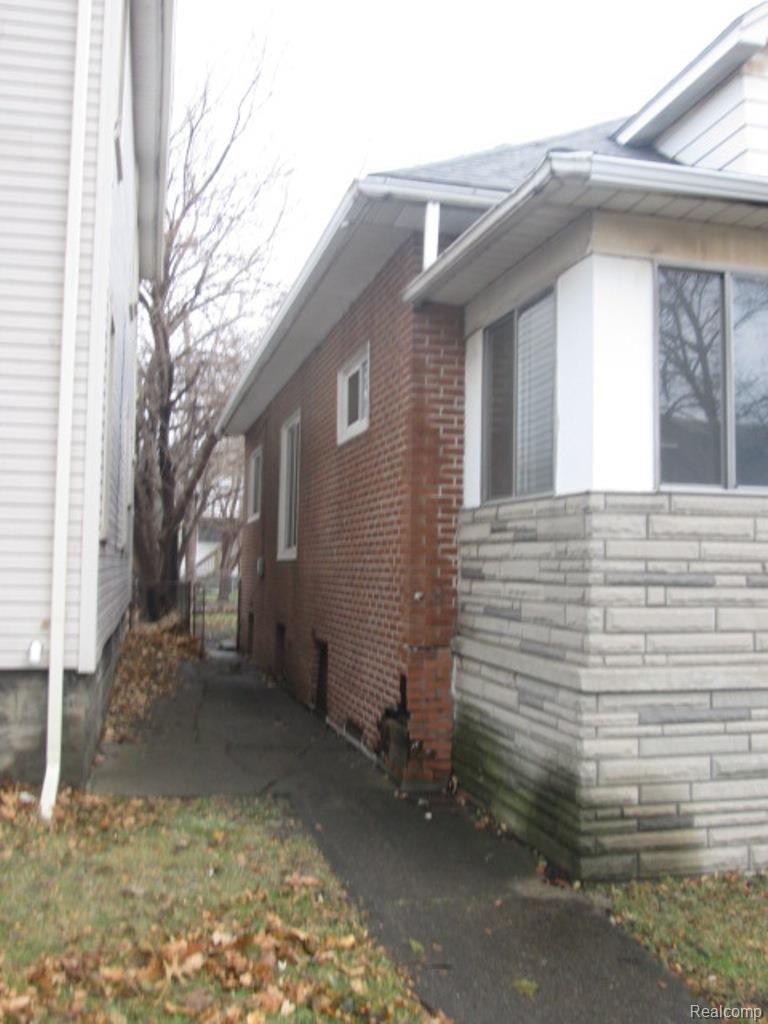 109 Maple Street River Rouge, MI 48218 - Photo 2 of 23 2-Side.jpg
