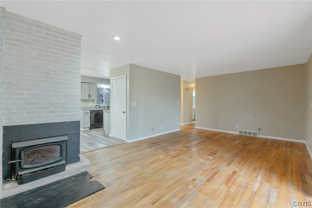 4662 Cleveland Road Onondaga, NY 13215 - Photo 6 of 33