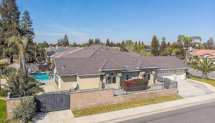 10403 Salisbury Drive Bakersfield, CA 93311 - Photo 3 of 5