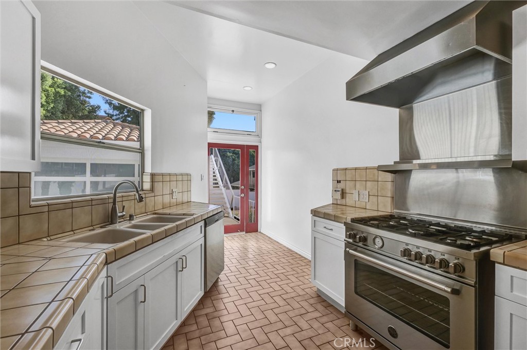 3616 South Walker Avenue San Pedro, CA 90731 - Photo 11 of 32