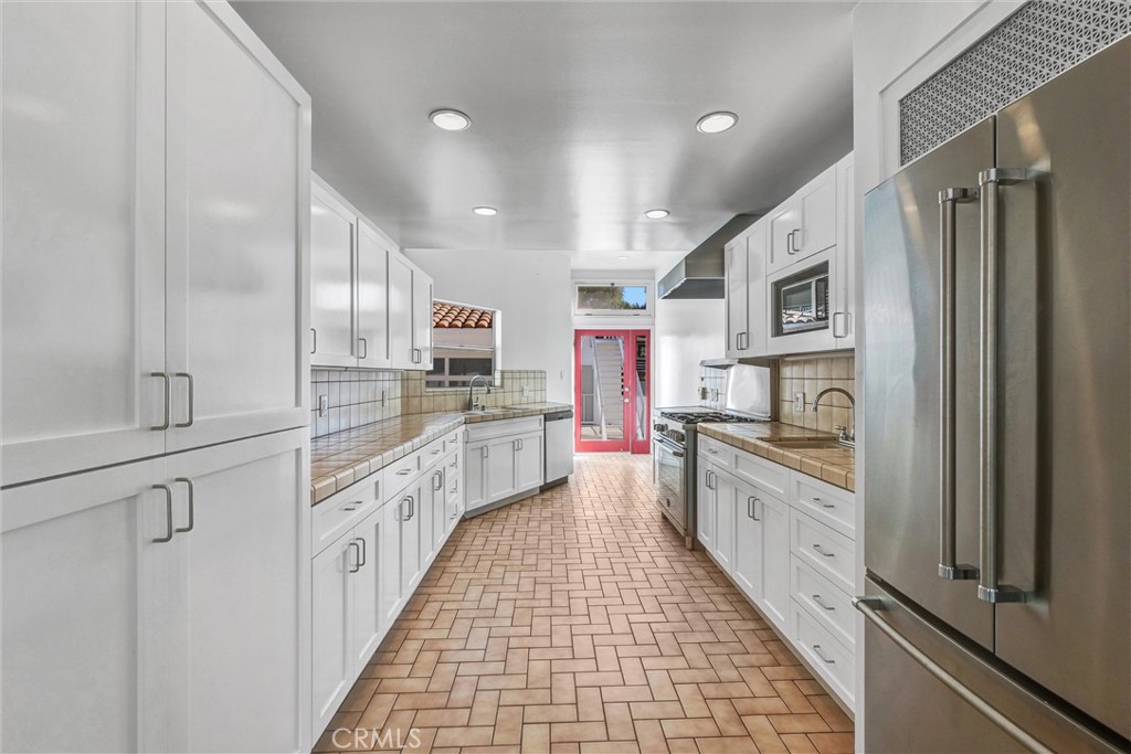 3616 South Walker Avenue San Pedro, CA 90731 - Photo 10 of 32