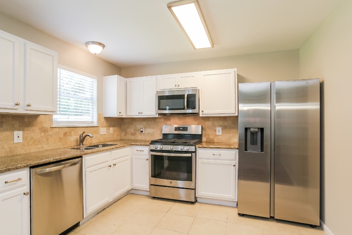 1910 Emerald Pathway Drive Spring, TX 77388 - Photo 8 of 17