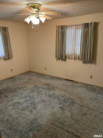 $160,000 | 306 East Poplar Street, Taylorville, IL 62568