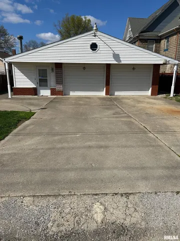 $160,000 | 306 East Poplar Street, Taylorville, IL 62568