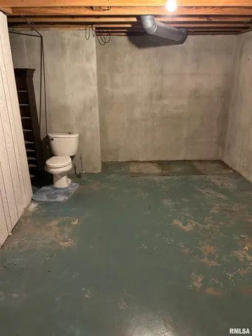 $160,000 | 306 East Poplar Street, Taylorville, IL 62568