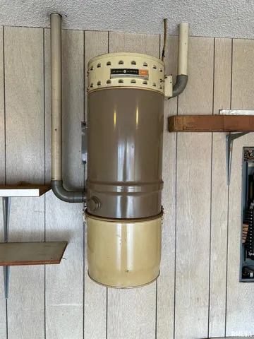 $160,000 | 306 East Poplar Street, Taylorville, IL 62568