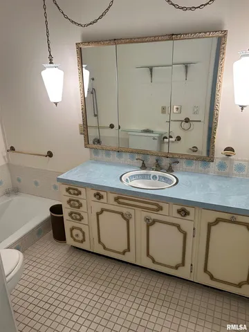 $160,000 | 306 East Poplar Street, Taylorville, IL 62568