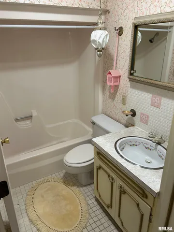 $160,000 | 306 East Poplar Street, Taylorville, IL 62568