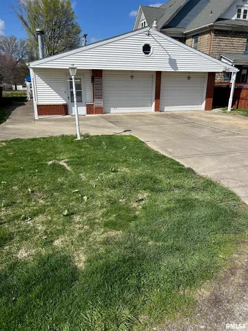 $160,000 | 306 East Poplar Street, Taylorville, IL 62568