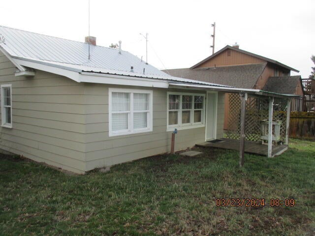1926 Riverside Drive Klamath Falls, OR 97601 - Photo 2 of 14 IMG_1616 - Copy (2)