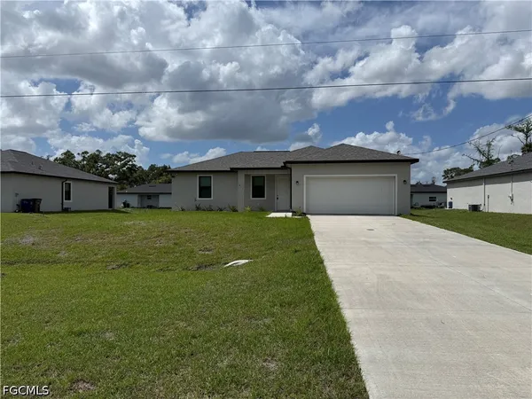 $1,800 | 611 Greenbriar Boulevard, Lehigh Acres, FL 33972
