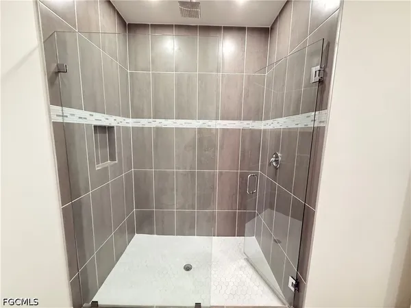 $1,800 | 611 Greenbriar Boulevard, Lehigh Acres, FL 33972