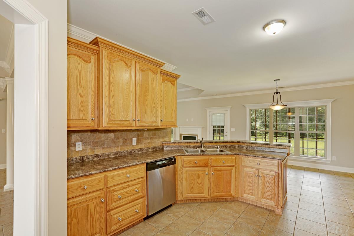 28352 Thach Road Toney, AL 35773 - Photo 6 of 27