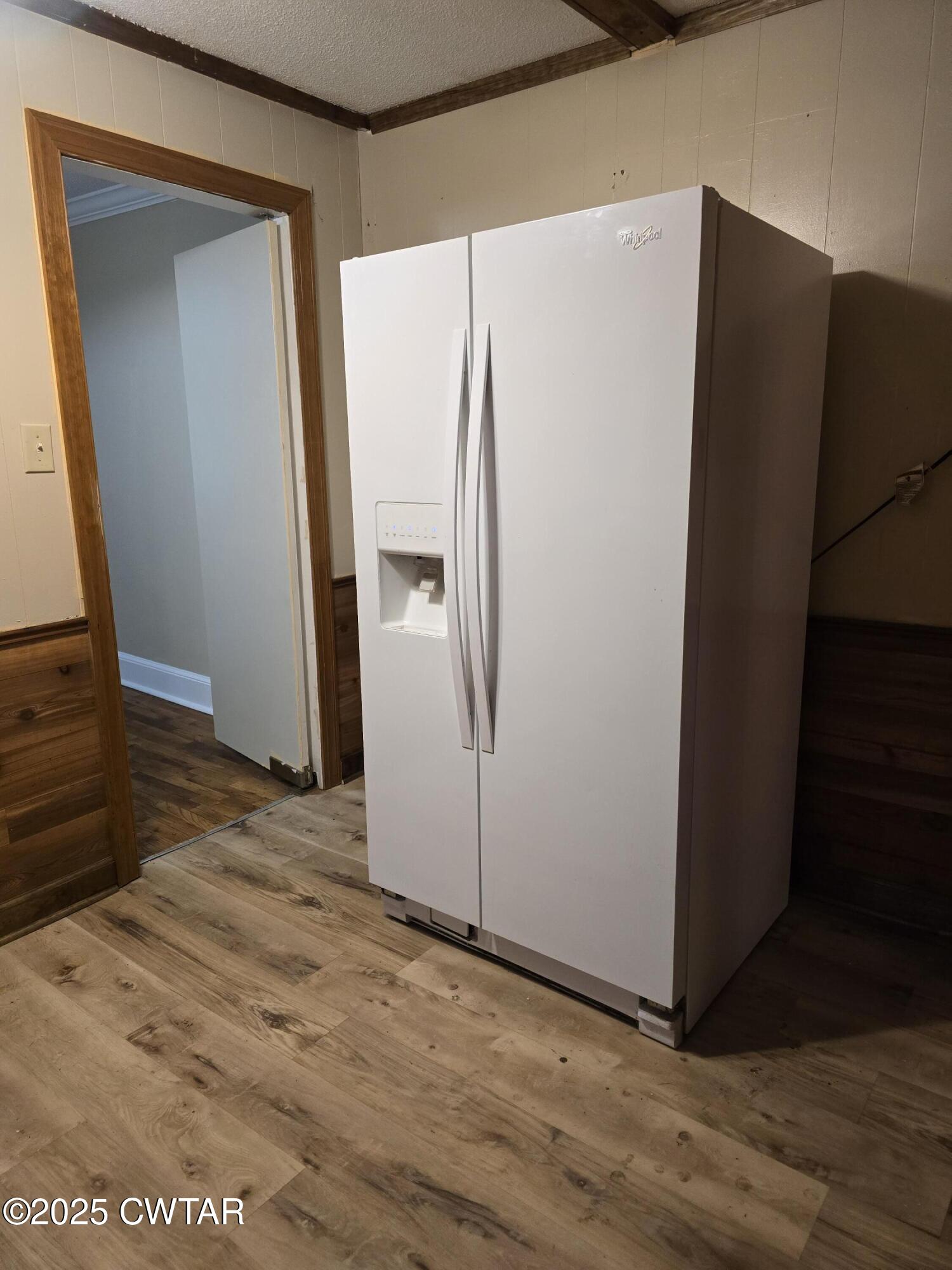 1719 Riverside Drive Jackson, TN 38301 - Photo 5 of 8 a view of a refrigerator in kitchen and an empty room