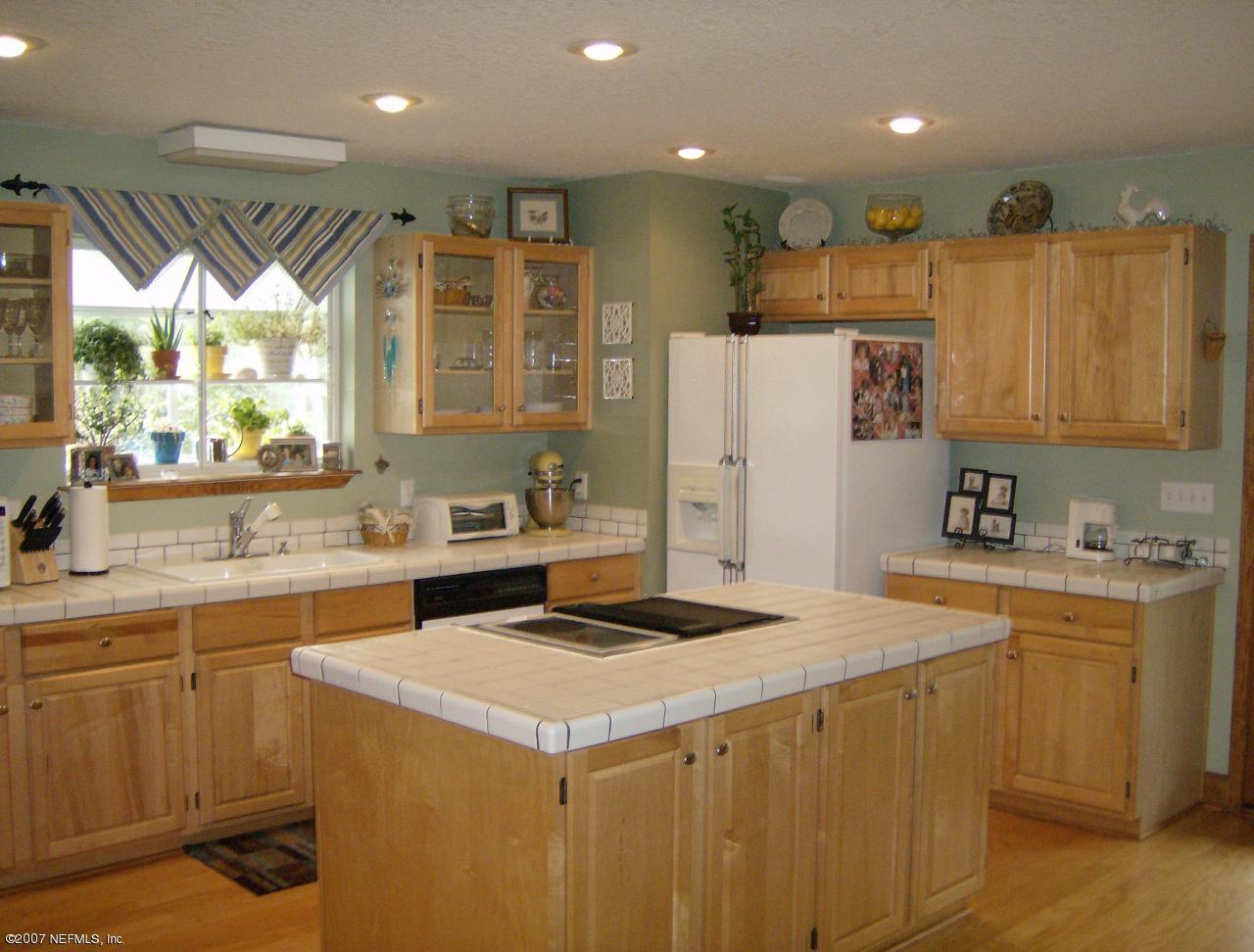 beautiful kitchen w/ island