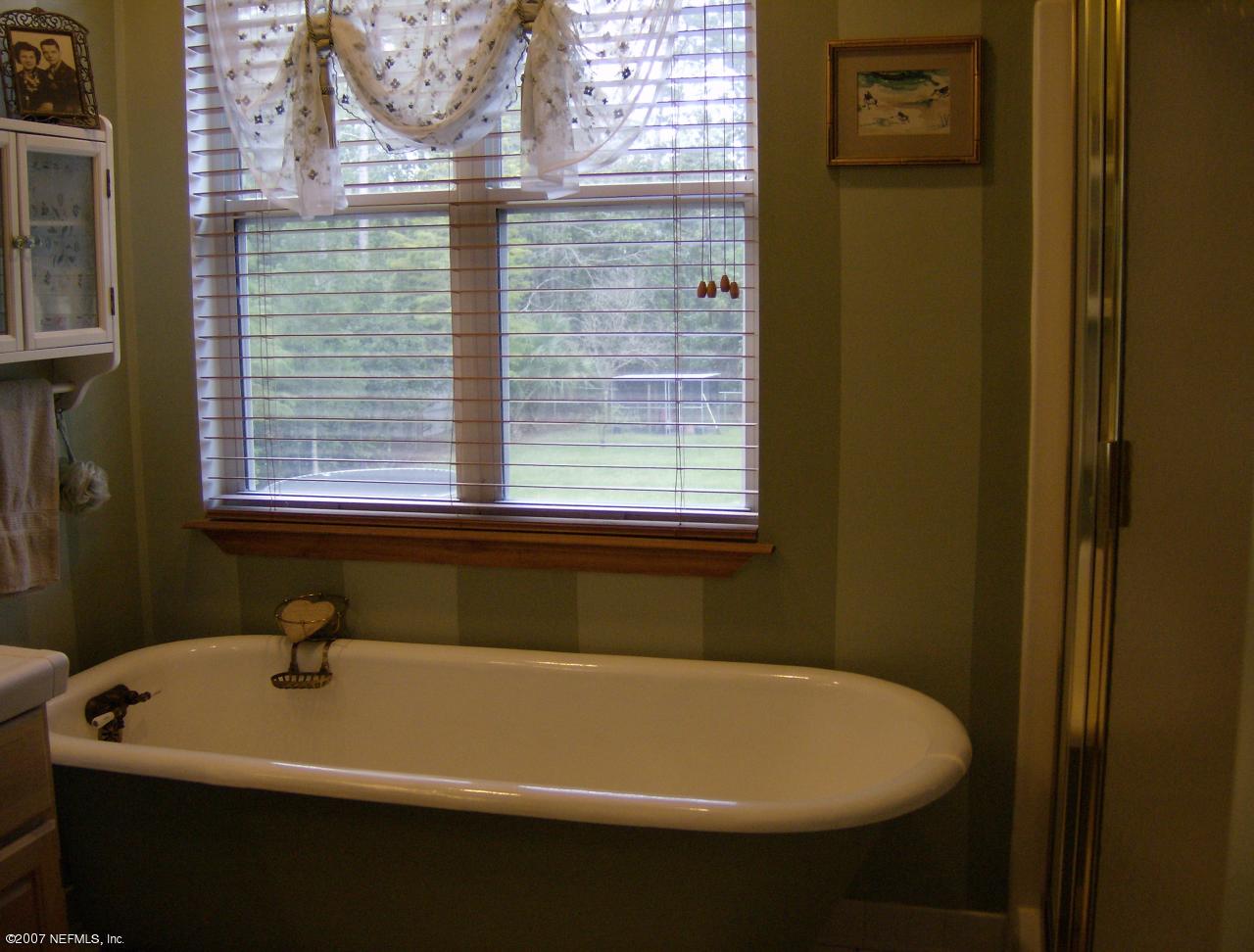 2256 Treasure Point Road Green Cove Springs, FL 32043 - Photo 8 of 13 master bath