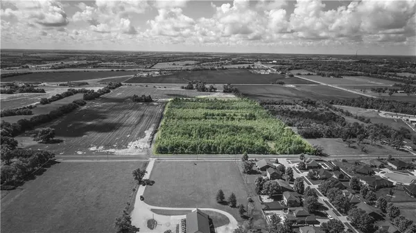 $343,000 | 700 West 19th Street, Ottawa, KS 66067