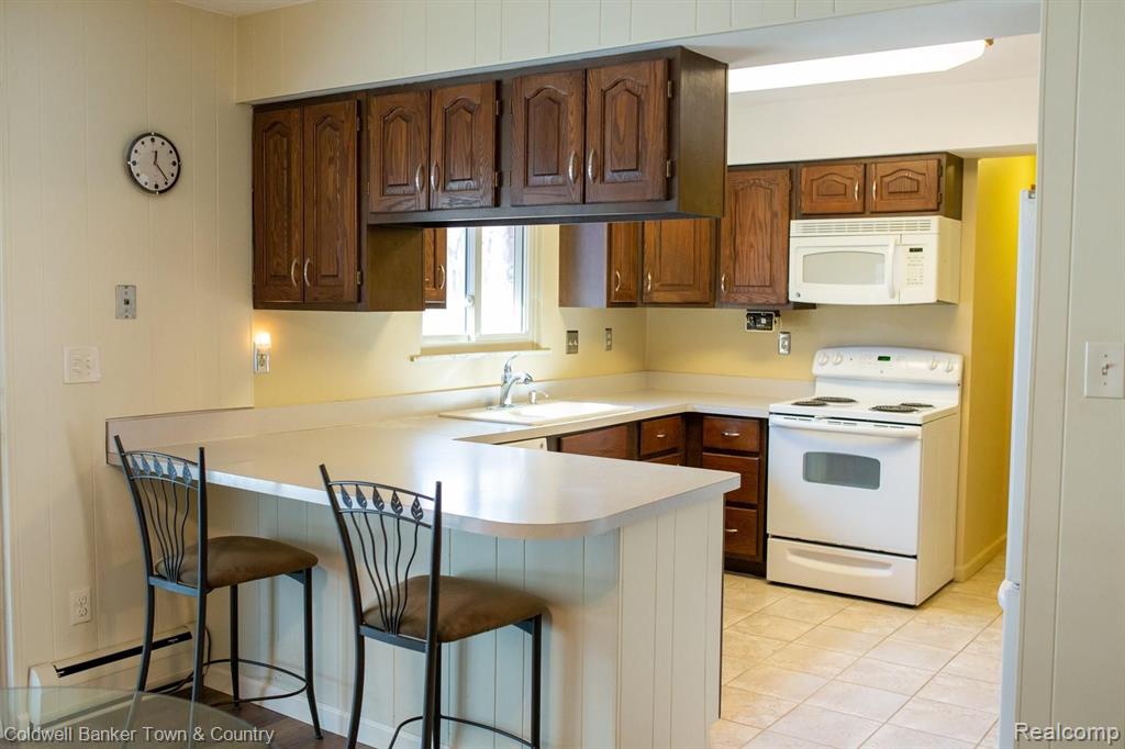 7214 Cowell Road Brighton, MI 48116 - Photo 4 of 65
