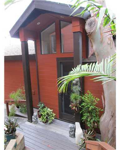 1247 Saxony Road Encinitas, CA 92024 - Photo 4 of 24 Front door area