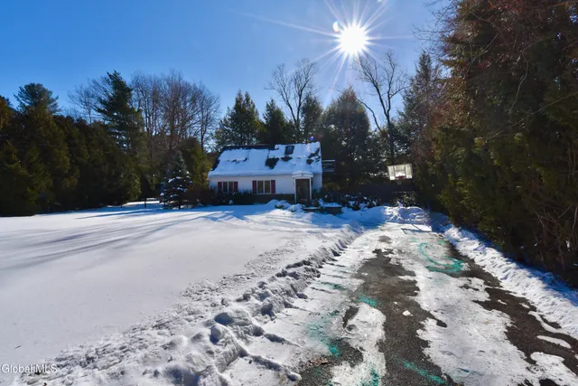 $3,000 | 10 Katherine Terrace, Clifton Park, NY 12065